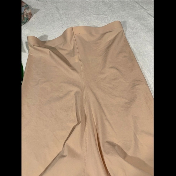 NEW Spanx Thinstincts High Waist‎ Mid-Thigh Shorts [SZ Medium ] - Picture 8 of 8